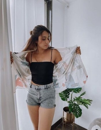 Escort service in Noida