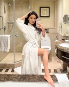 escort service in sector 18 noida